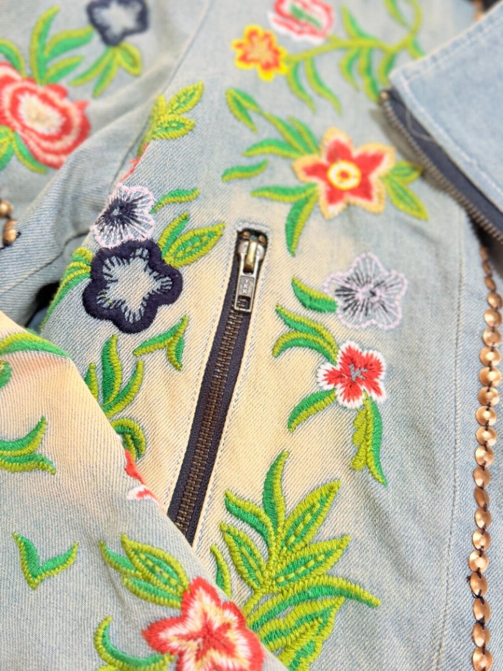 Aratta Embroidered Denim Jacket - Large - Picture 9 of 10